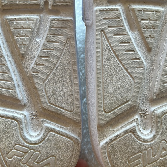 Fila flip flops. - Picture 4 of 4